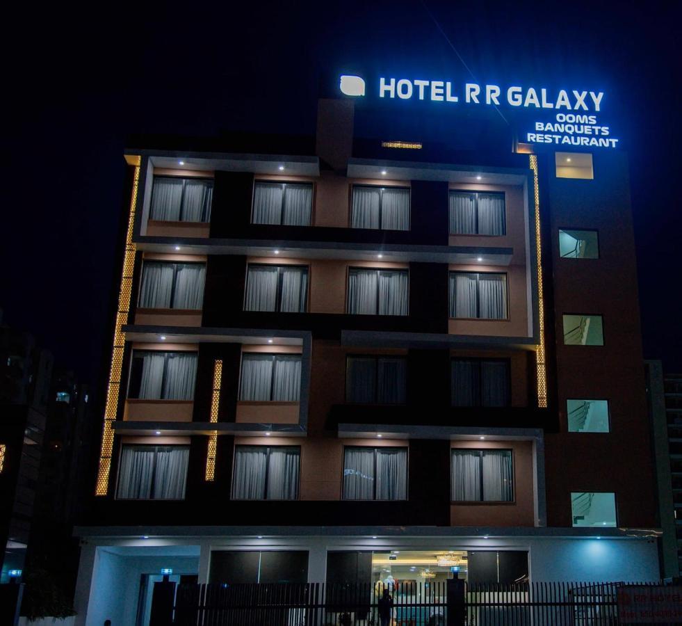Rr Galaxy Hotel Gurgaon Bagian luar foto