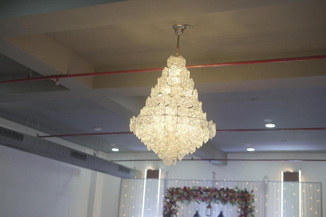 Rr Galaxy Hotel Gurgaon Bagian luar foto