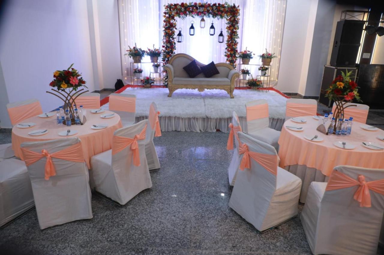 Rr Galaxy Hotel Gurgaon Bagian luar foto