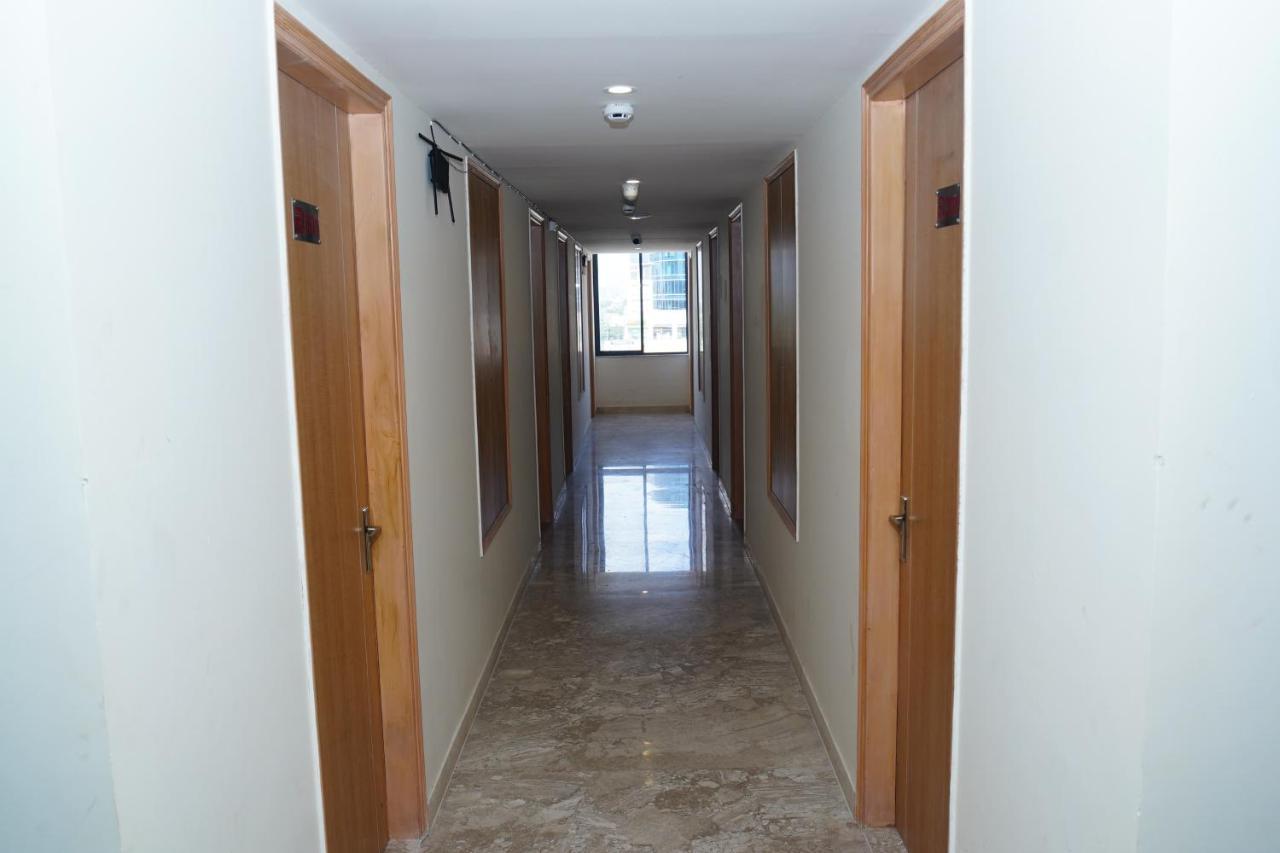 Rr Galaxy Hotel Gurgaon Bagian luar foto