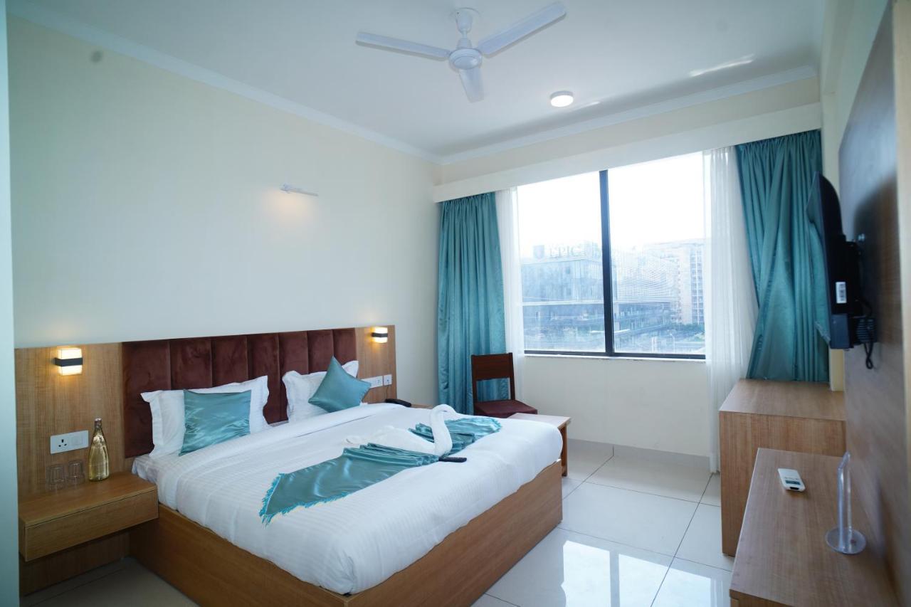 Rr Galaxy Hotel Gurgaon Bagian luar foto